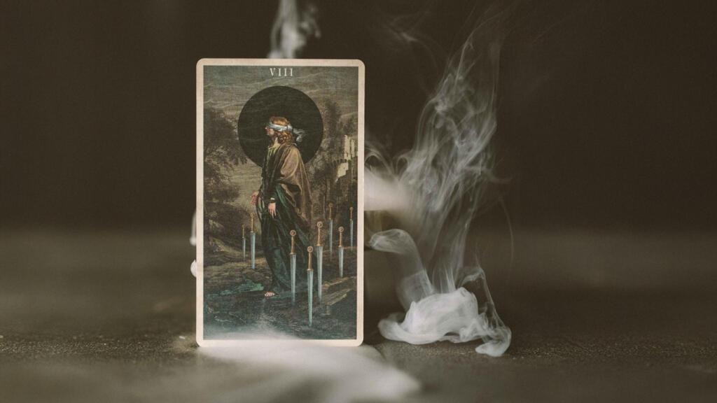 Devynių Kardų užrištos akys